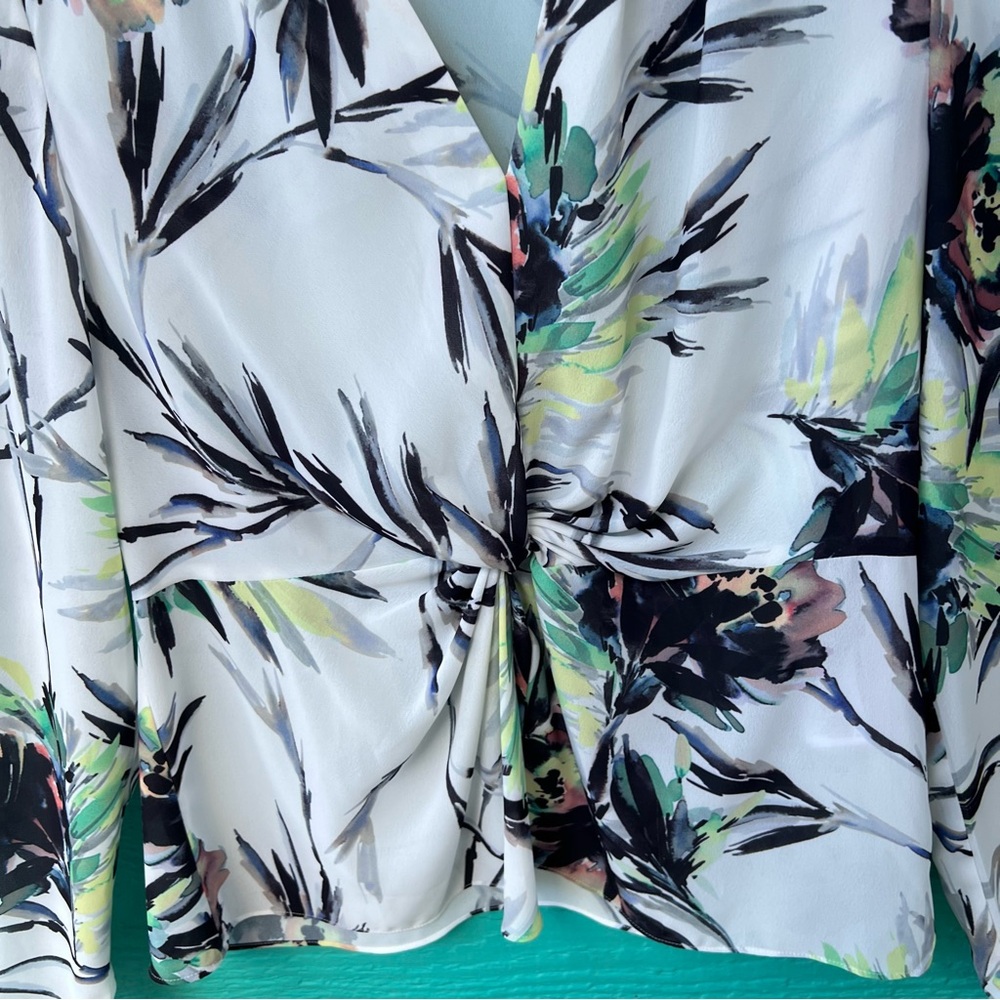 REISS Maria Twist-Front Floral-Print V-Neck Long Sleeve Top - Picture 4 of 10